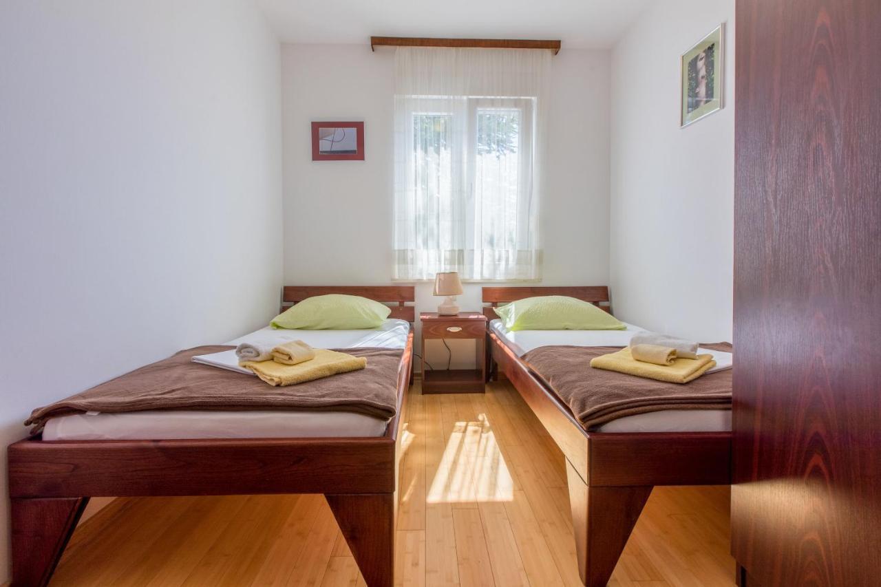 Apartments Robic Selce Bagian luar foto