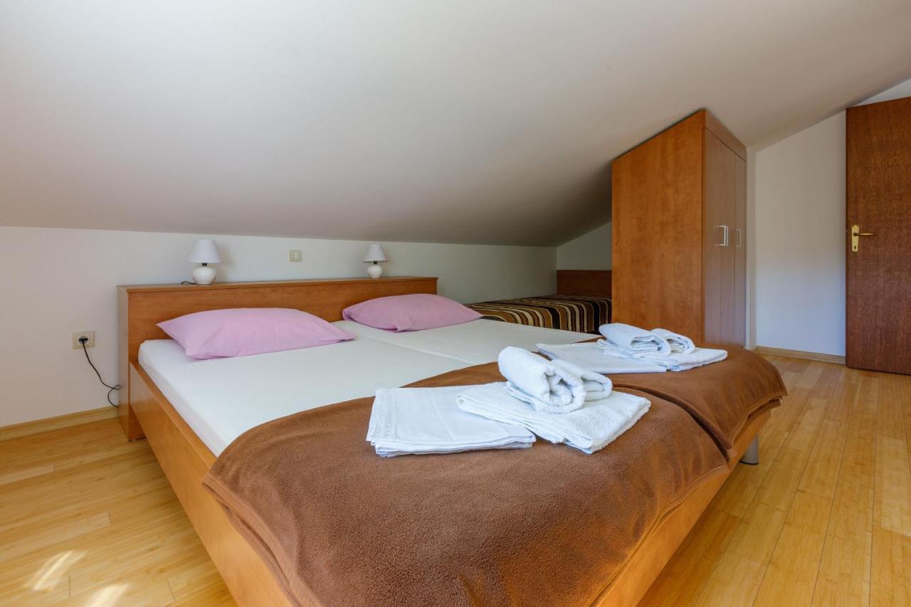 Apartments Robic Selce Bagian luar foto
